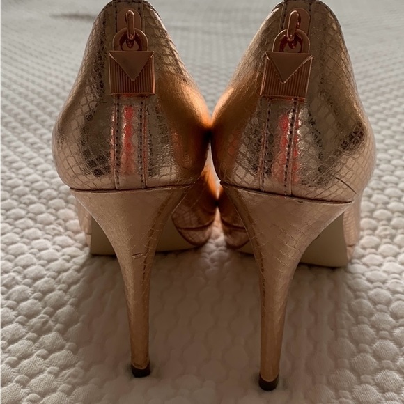 MICHAEL Michael Kors Antoinette Platform Pumps Rose Gold/Soft Pink – Size 6 - Picture 4 of 8